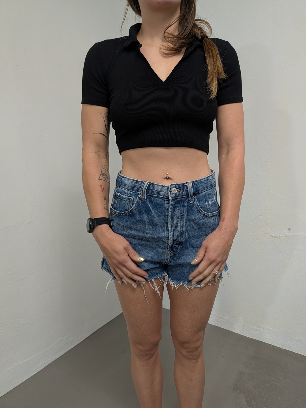 Zara V-Neck Crop Soft Collar Black (S)